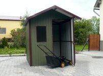 Domek ogrodowy 2x2,5 metra z wysuniętym dachem, kolor RAL6020, drzwi i dach RAL8017 - www.cgt.com.pl
