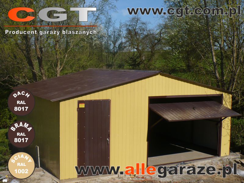 Garaże blaszane piaskowe Garaż blaszany brązowy Garaż blaszany 6x5 w kolorze piaskowym RAL1002 z dachem dwuspadowym, podnoszoną bramą i dodatkowymi drzwiami w kolorze brązowym RAL8017 cgt.com.pl allegaraze.pl